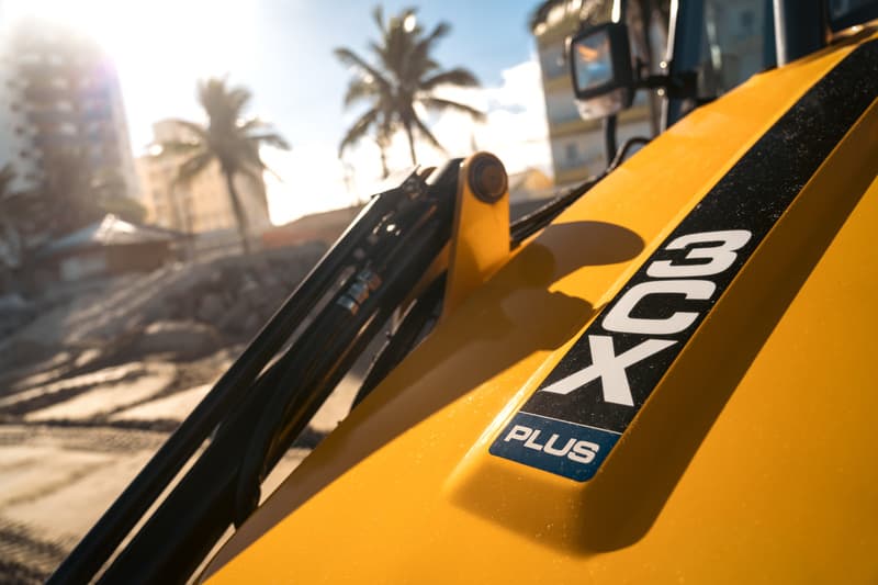 JCB lança nova retroescavadeira 3CX Plus, elevando o padrão global de tecnologia, conforto e eficiência