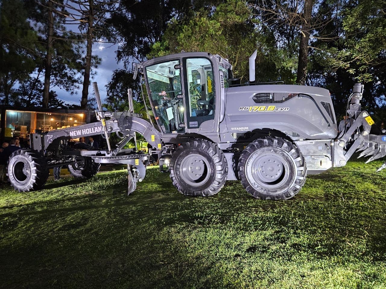 New Holland Construction celebra 75 anos no Brasil